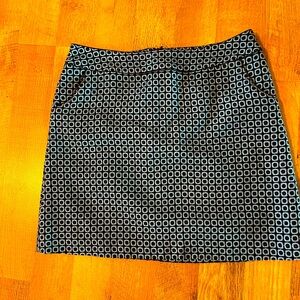 Women’s Worthington petite 14 P black and teal short skirt with pockets lined
